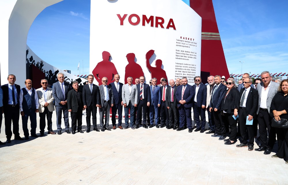 Yomra’daki Şampiyonluk Anıtı’nın açılışı yapıldı